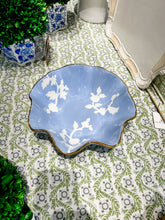 Load image into Gallery viewer, Chinoiserie Dreams Scalloped Bowls with 22K Gold Accent