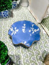 Load image into Gallery viewer, Chinoiserie Dreams Scalloped Bowls with 22K Gold Accent