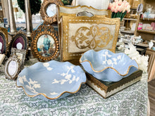 Load image into Gallery viewer, Chinoiserie Dreams Scalloped Bowls with 22K Gold Accent