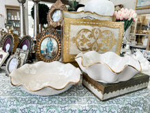 Load image into Gallery viewer, Chinoiserie Dreams Scalloped Bowls with 22K Gold Accent