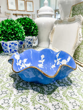 Load image into Gallery viewer, Chinoiserie Dreams Scalloped Bowls with 22K Gold Accent