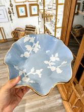 Load image into Gallery viewer, Chinoiserie Dreams Scalloped Bowls with 22K Gold Accent