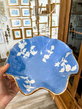 Load image into Gallery viewer, Chinoiserie Dreams Scalloped Bowls with 22K Gold Accent