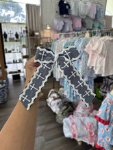 Load image into Gallery viewer, Lace cross bows - Toupelo Crafts
