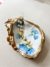 Load image into Gallery viewer, Hydrangea Oyster Shell Ring/Rosary holder - Bayous and Pearls
