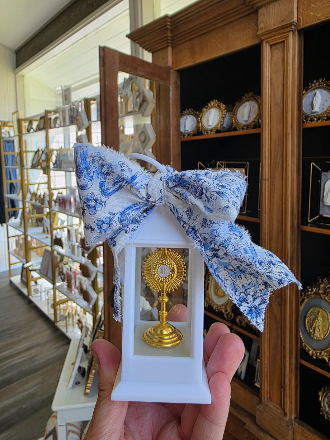 Eucharist lantern ornament - Grace and Mercy Co