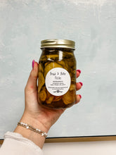 Load image into Gallery viewer, Bread &amp; Butter pickle slices/chips : Free-Range &amp; Feral Homemade Canned Goods

