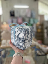 Load image into Gallery viewer, Assorted tissue box covers - Toupelo Crafts
