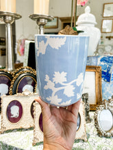 Load image into Gallery viewer, Chinoiserie Dreams Large vase / utensil holder in serenity blue

